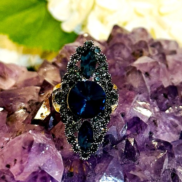 New Saphire Blue Art Deco Rhinestone Ring - Size 8 - Picture 1 of 4